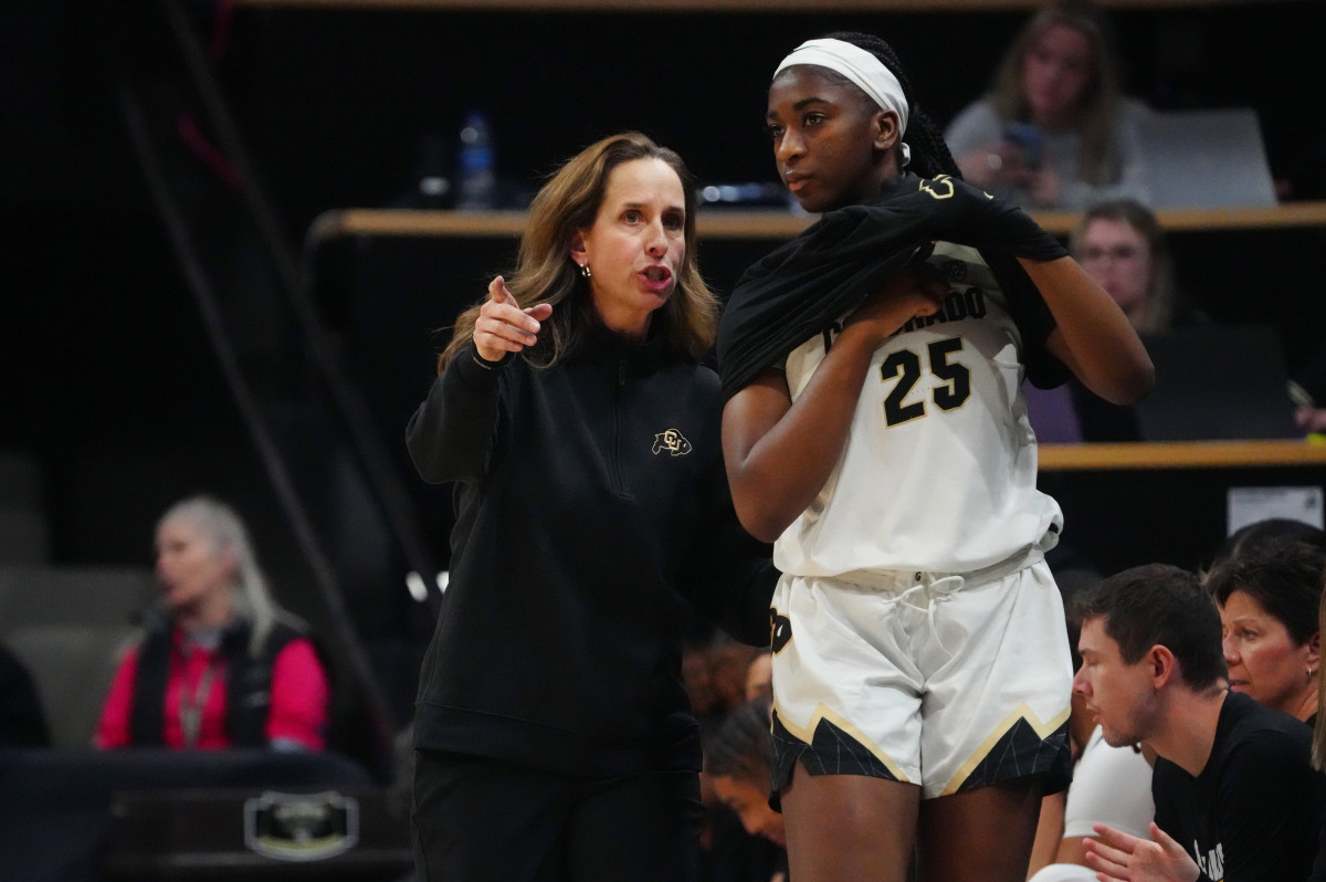 Colorado Buffaloes head coach JR Payne talks to forward Brianna McLeod (25) in the second half against the Oregon Ducks at CU Events Center